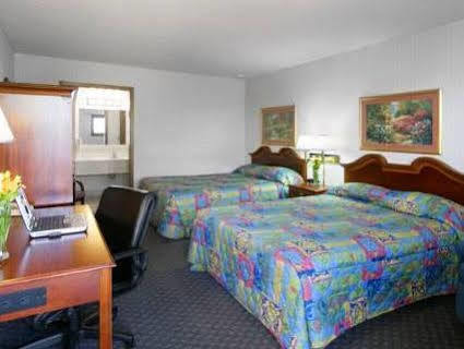 Americas Best Value Palmer Inn York Exterior foto